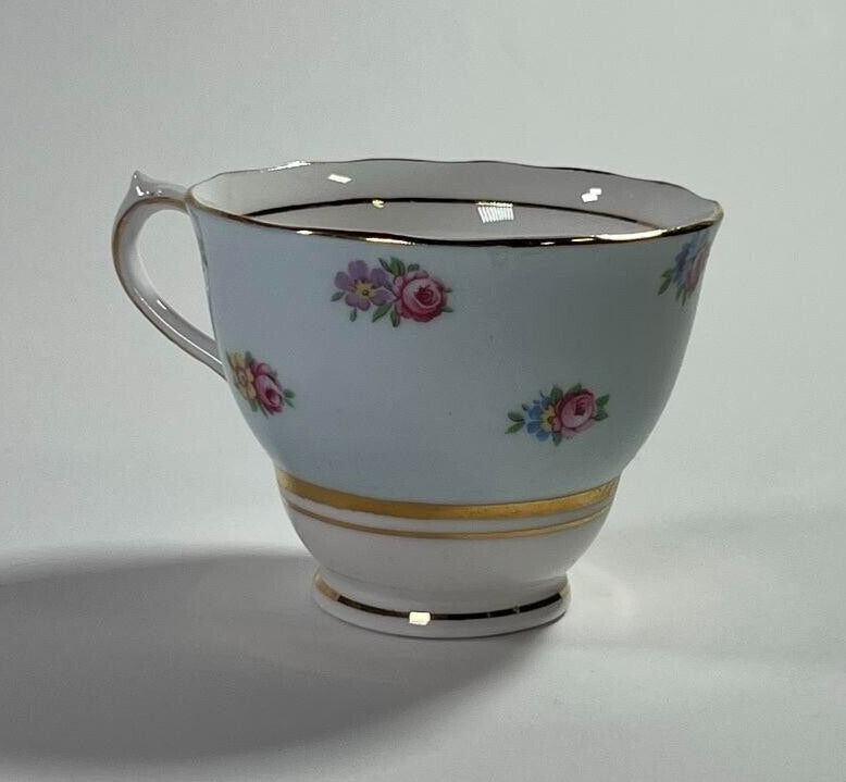 Colclough Genuine Bone China Exquisite Floral Footed Tea Cup W/ Gold Trim