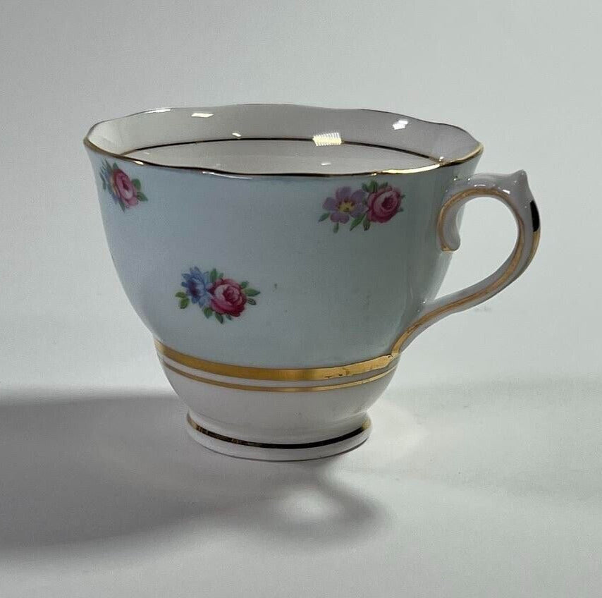 Colclough Genuine Bone China Exquisite Floral Footed Tea Cup W/ Gold Trim