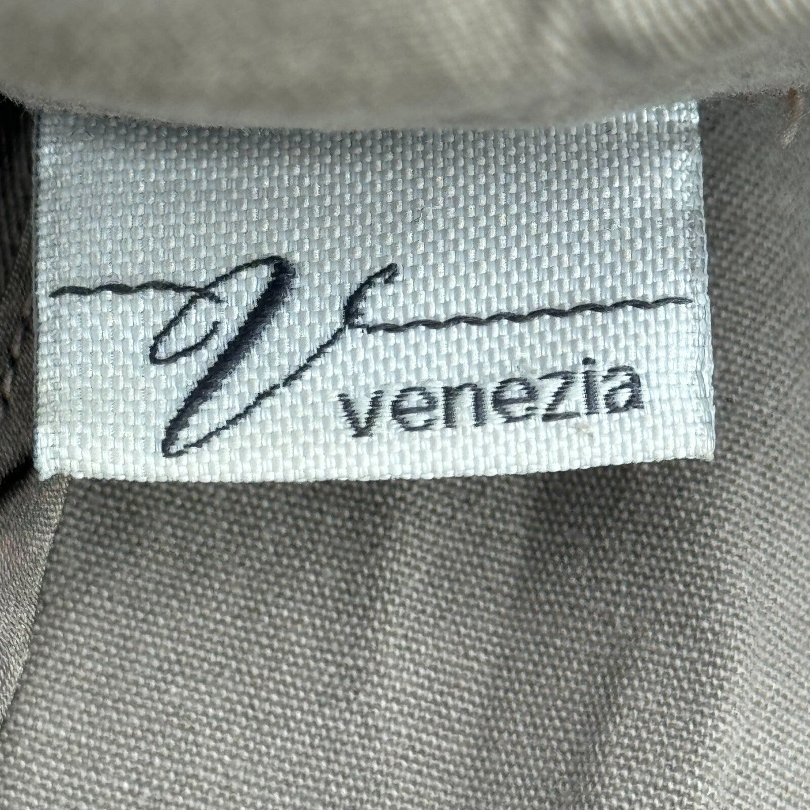 Venezia Women’s Beige Short 2 Button Jacket Cotton Puffer Dress Shirt Size 18-20