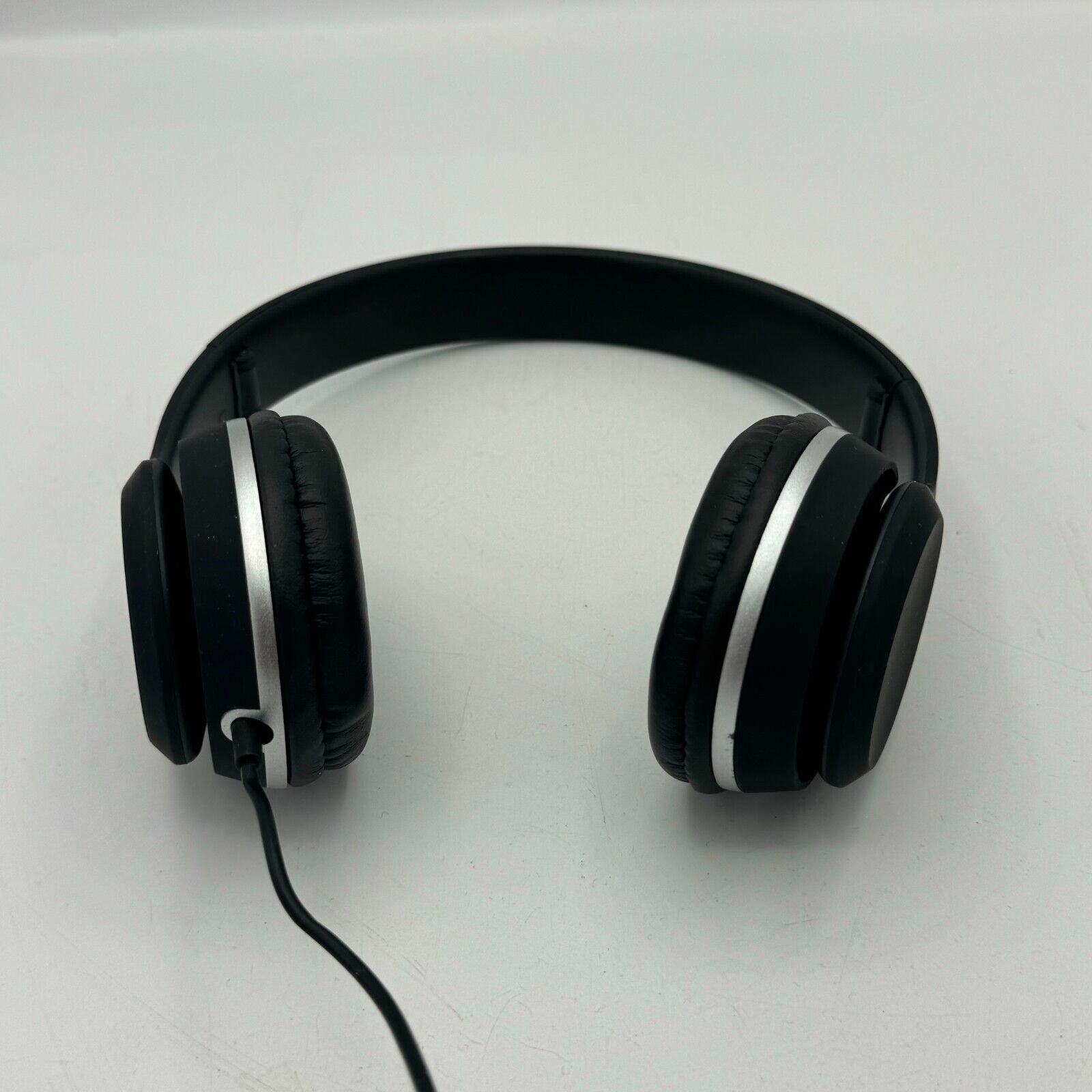 iLive Stereo Black Headphone 3.9 Foot Cord Rubberized Finish Adjustable Headband