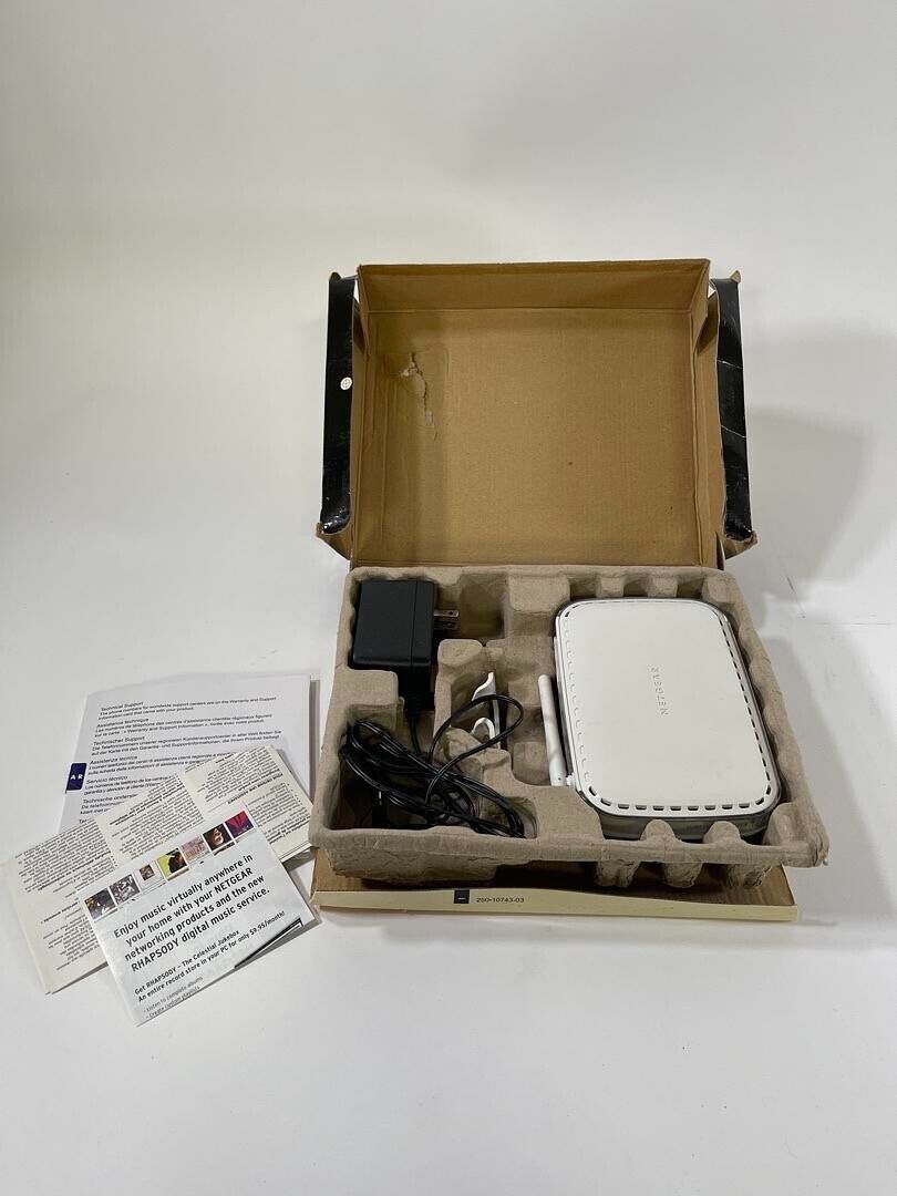 NETGEAR 108 Mbps Wireless Firewall Router WGT624 - In Box