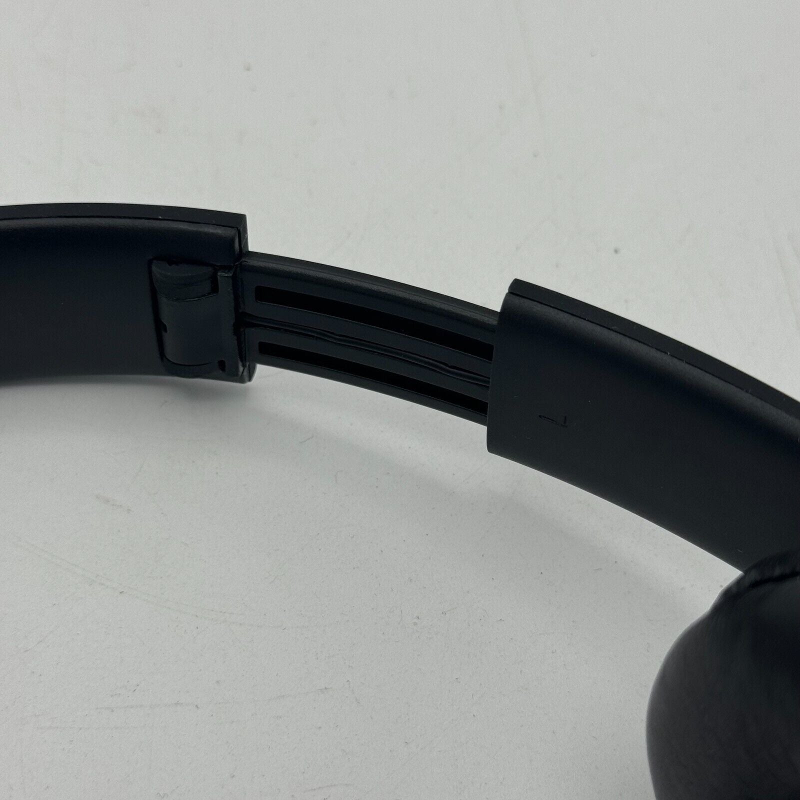 iLive Stereo Black Headphone 3.9 Foot Cord Rubberized Finish Adjustable Headband