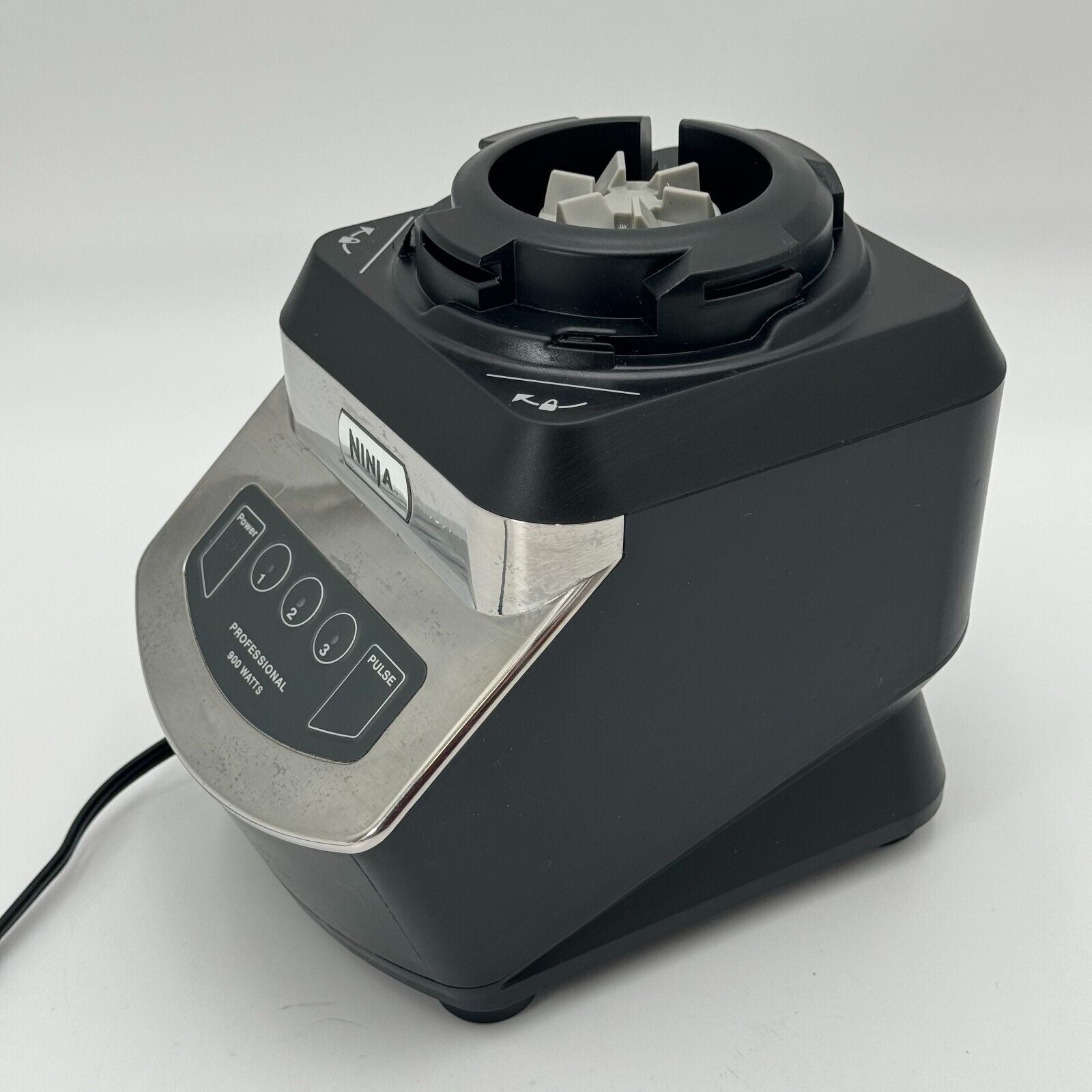 Ninja NJ600 Blender Professional 900 Watt Stainles Steel Base Only Tested Works