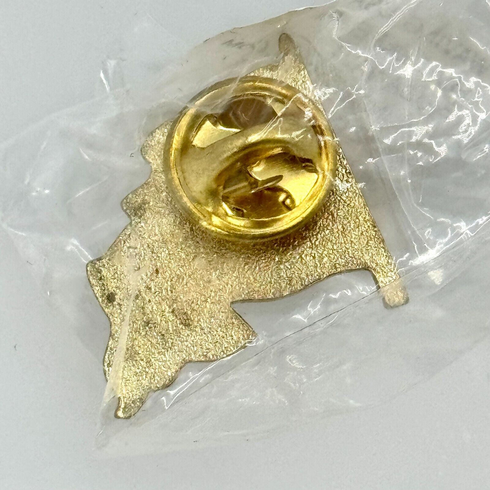 Lot of 25 Waving American Flag Lapel Pin Gold Accents Red White Blue USA New