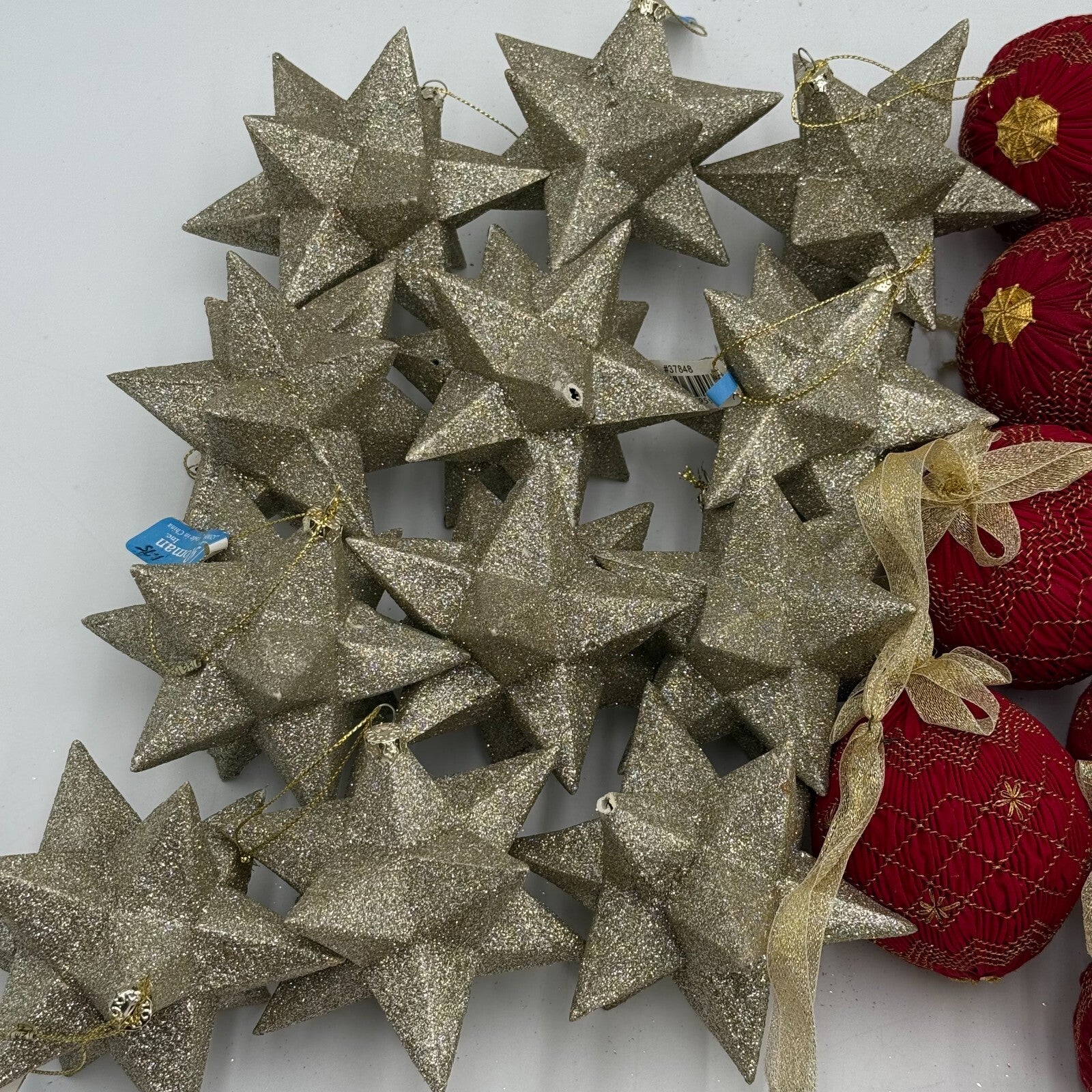 Lot of 30 Christmas Ornaments 4in Gold Glitter 3D Stars Red Stitched Balls 6in