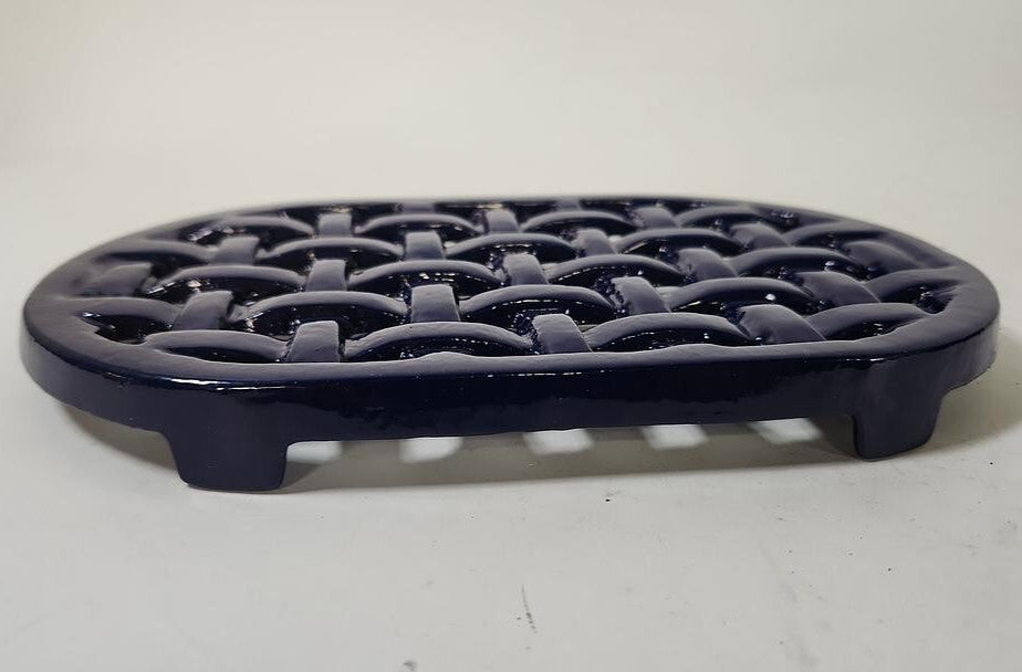 New Country Cottage Blue Oval 2 3/4 Quart Dutch Oven w/ Serving Lattice Tray