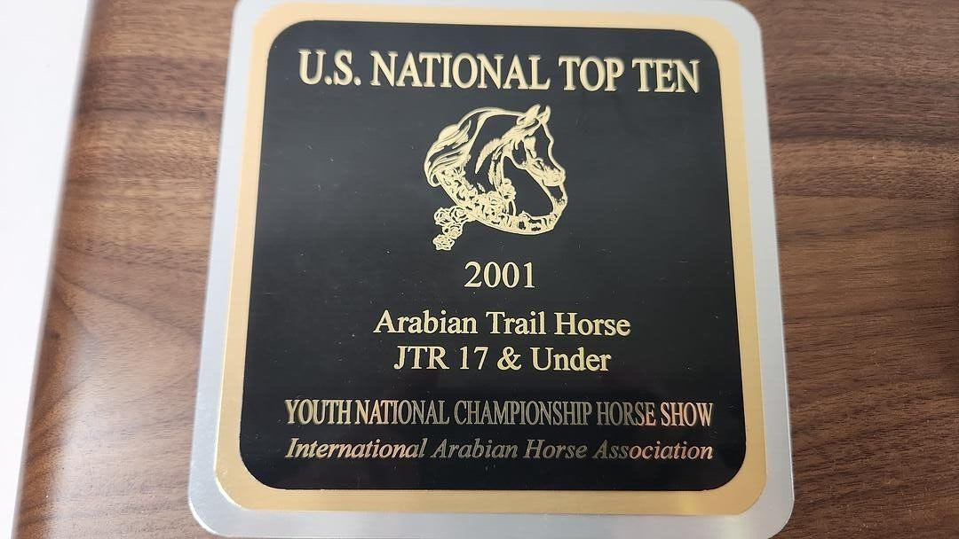 Beautiful Walnut Plaque 18x10 - 2001 Yth Ntnl. Championship Horse Show Arabian