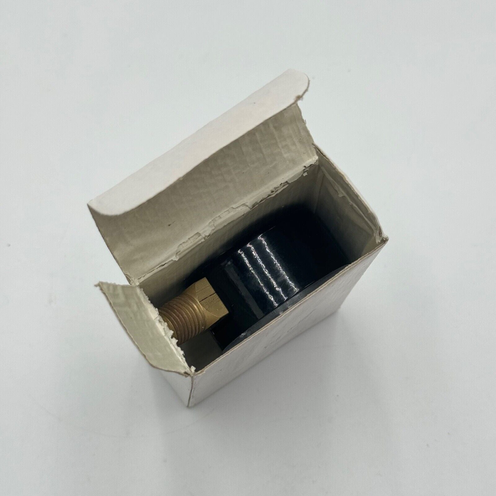 Pressure Gauge Y50 0-160psi 2” Face 1/2” Bottom Mount Thread New In Box