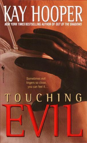Touching Evil: A Bishop/Special Crimes Unit Novel by Kay Hooper 2001 PAPERBACK